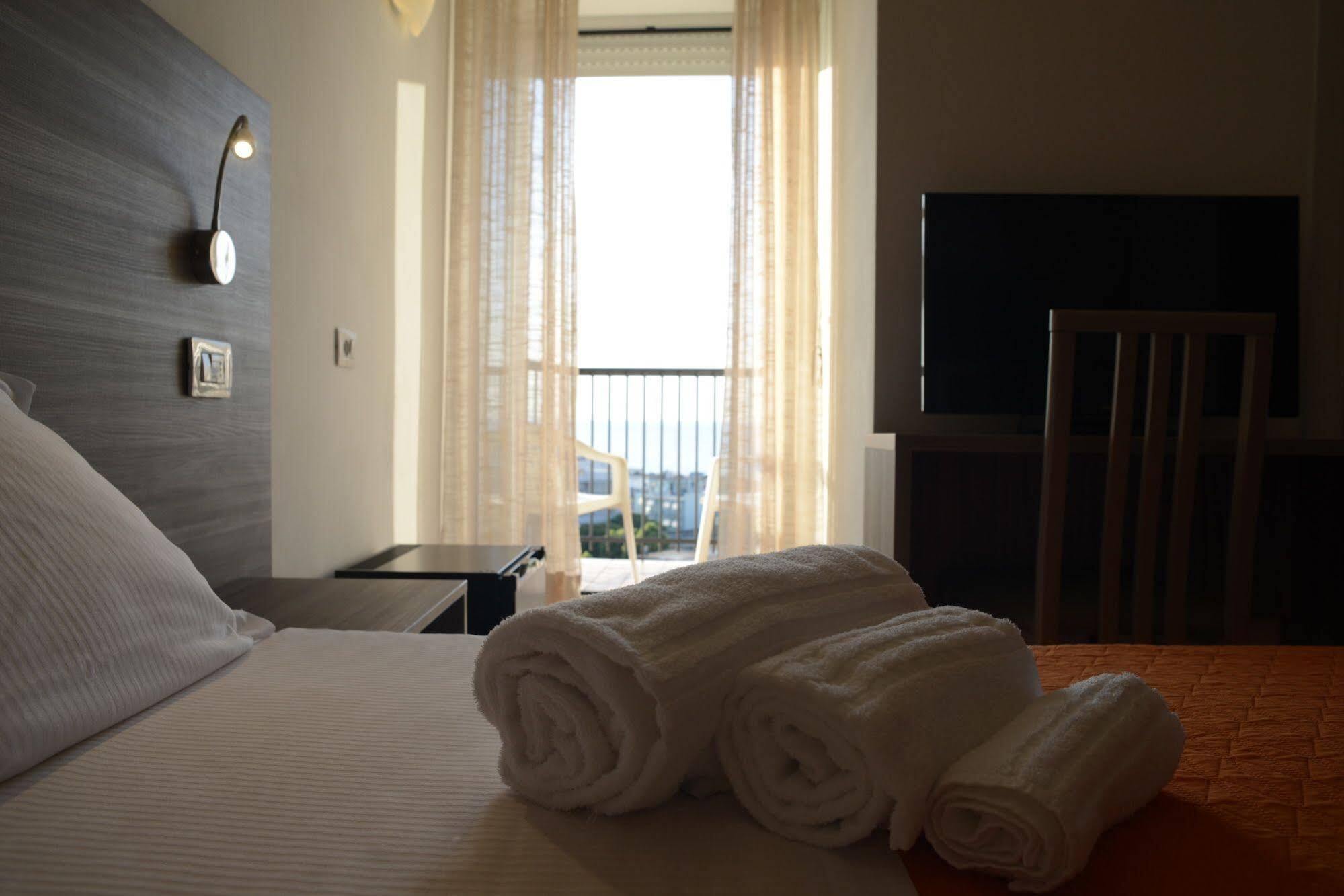 Hotel Madison Gabicce Mare Extérieur photo